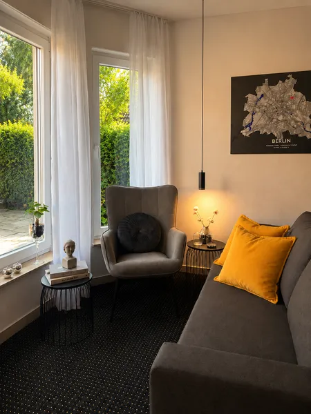 Selten verfügbar: Exklusives Boutique-Apartment mit 170m² Privatgarten-Wohnen auf Zeit für 1 Person — photo 1